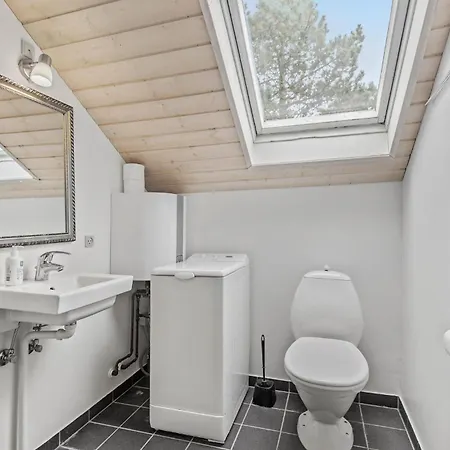 4 Bedroom Lovely In Feriehus