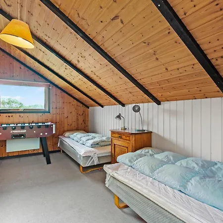 Feriehus 4 Bedroom Lovely In